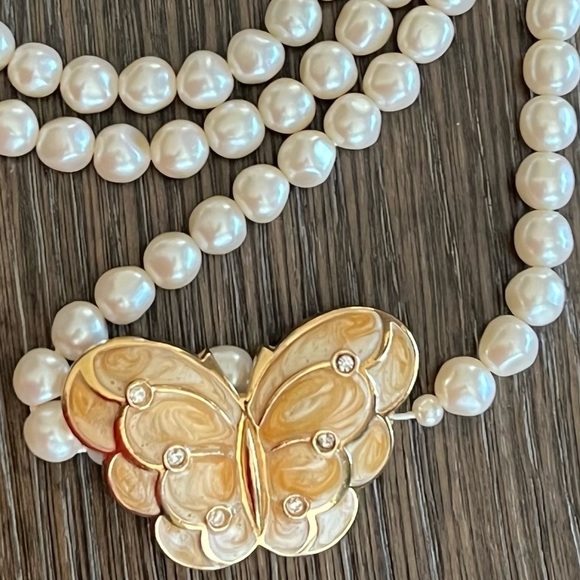 Kenneth Jay Lane for Avon vintage faux pearl necklace w butterfly enamel pendant - Picture 3 of 10